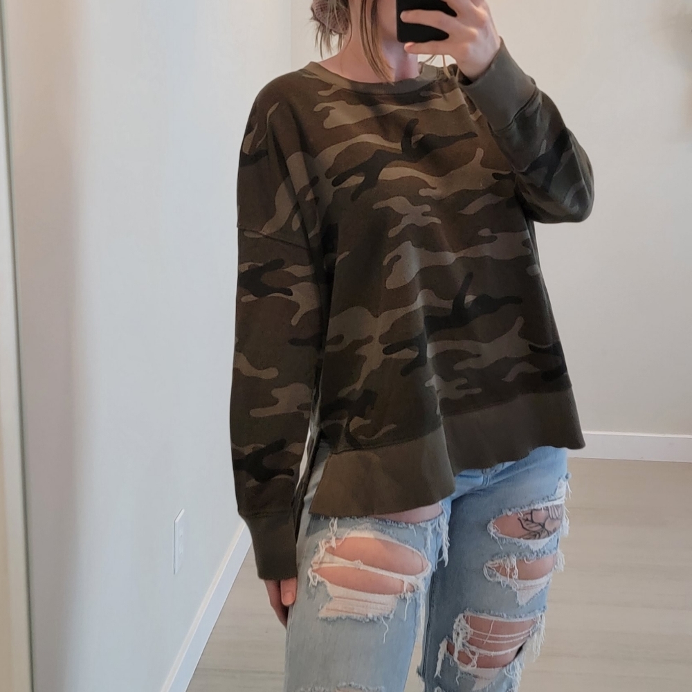 Camo sweatshirt sweater crew neck camouflage green